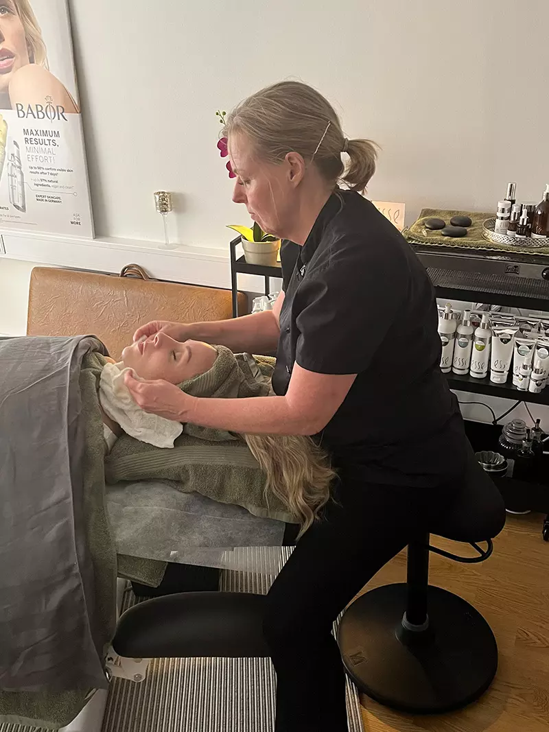 Boka Esse Experience - Friskvård massage hos Hälsoform by Elisabeth